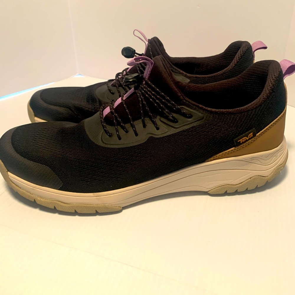 TEVA: Women’s Gateway Shoes in Size 11
